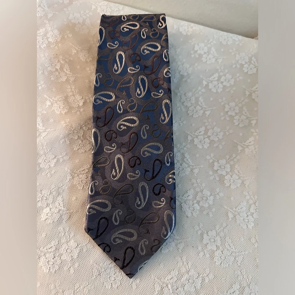 Pronto Uomo Tie New With Tags 60 X 3 1/2 green tones